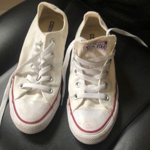 White low-top Converse All Star Chuck Taylor sneakers